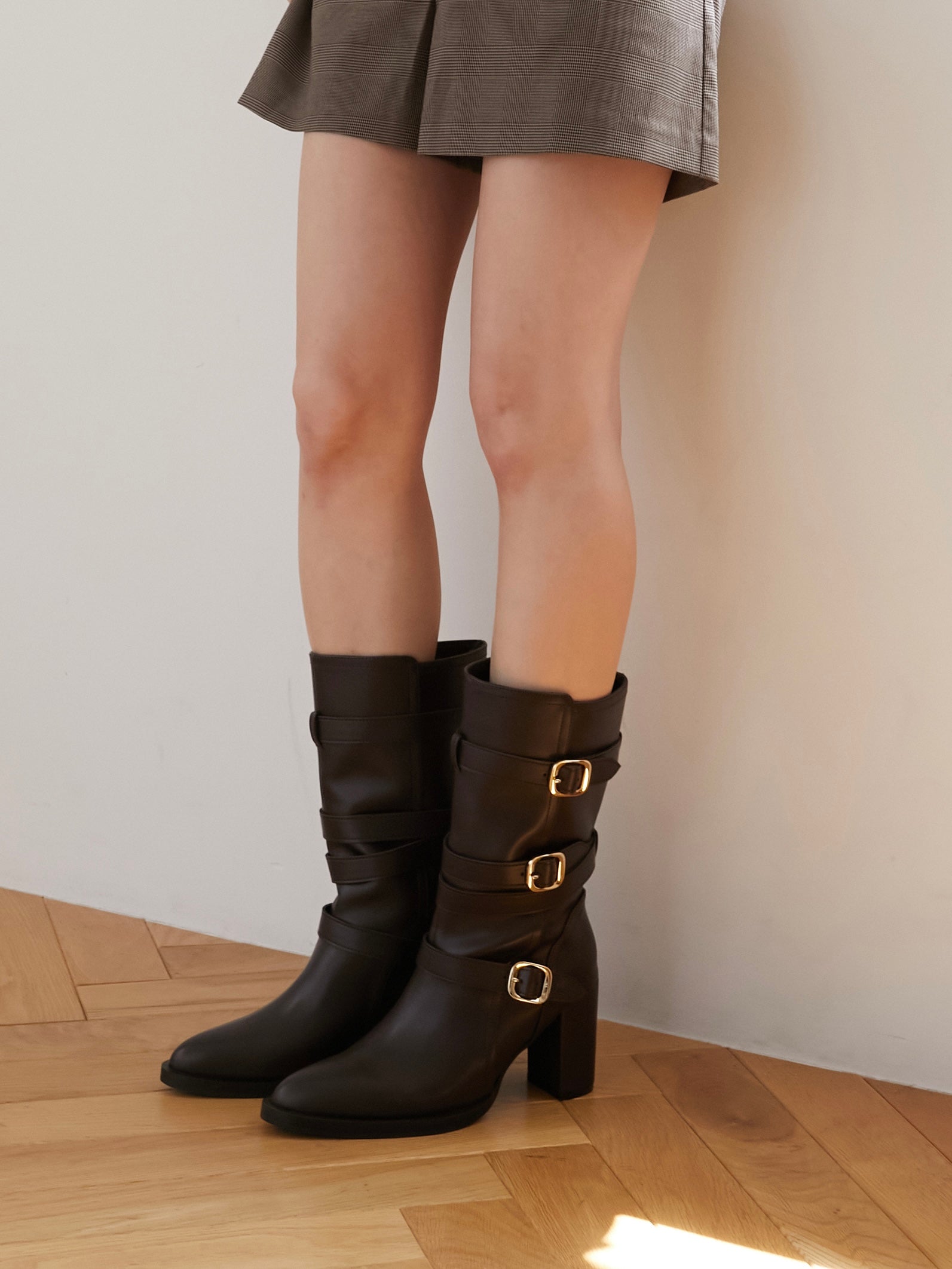 belted middle boots
