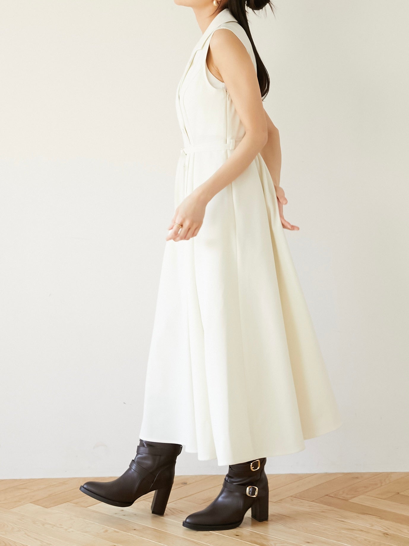 belted middle boots
