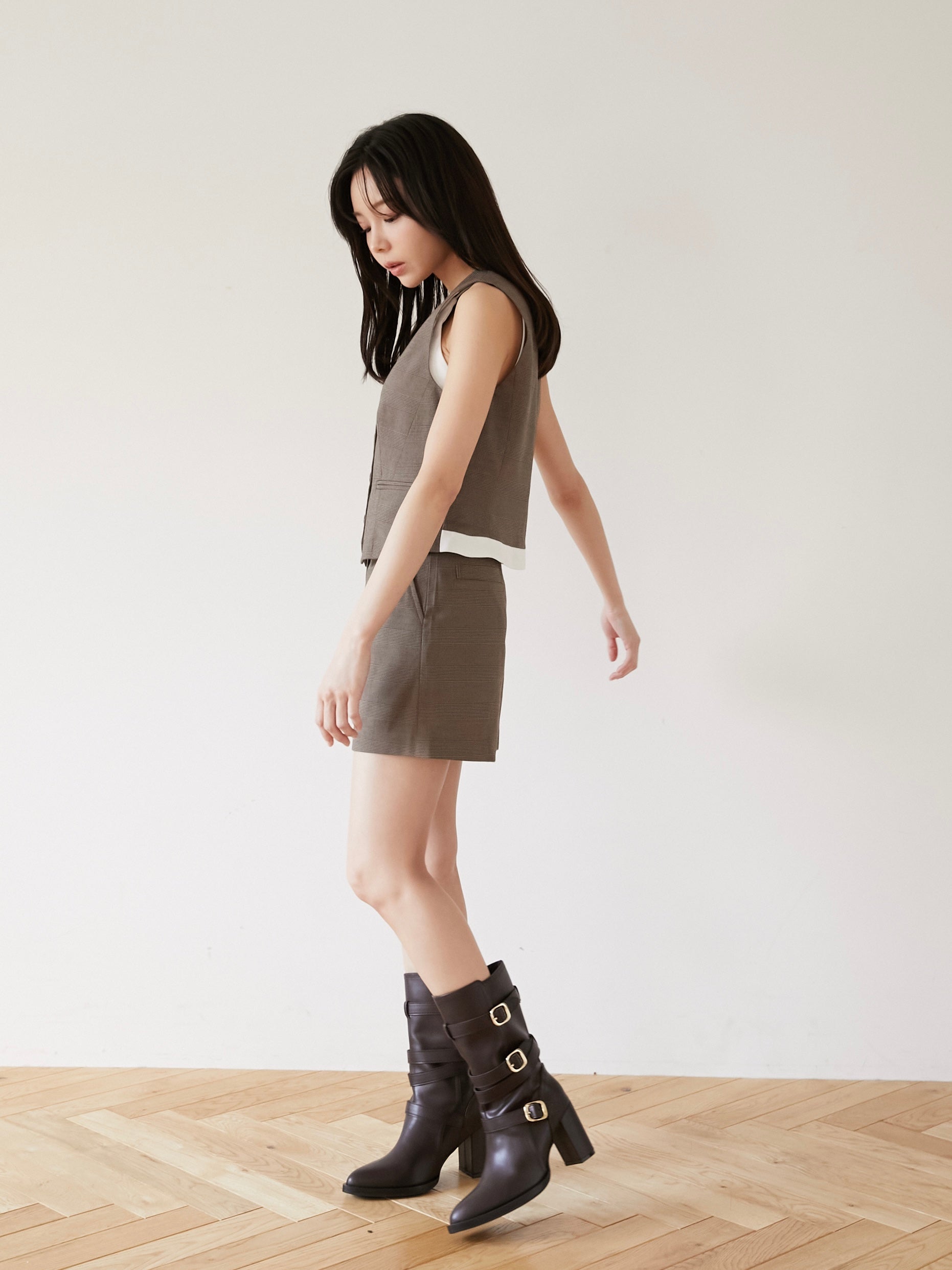belted middle boots