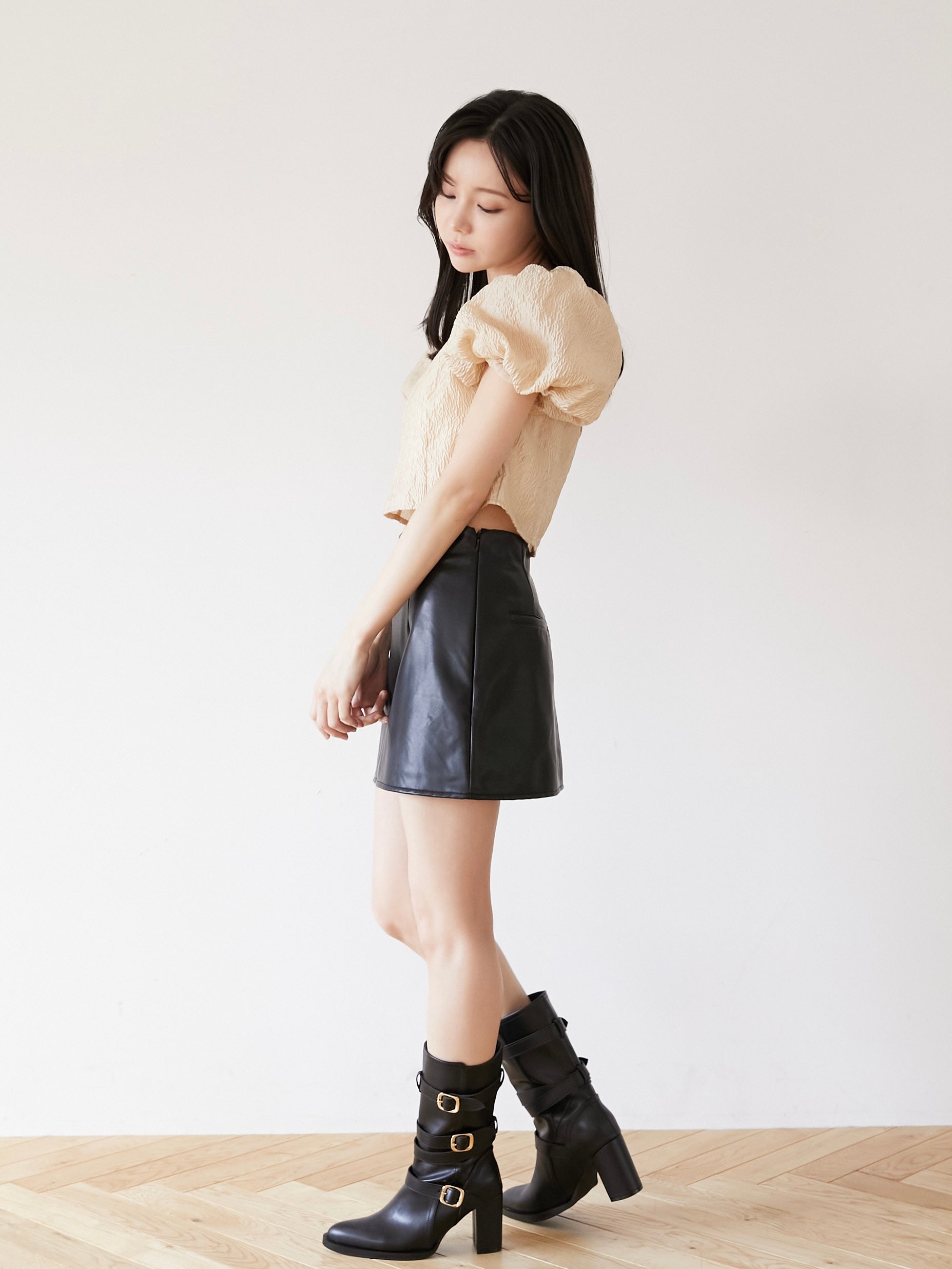 belted middle boots