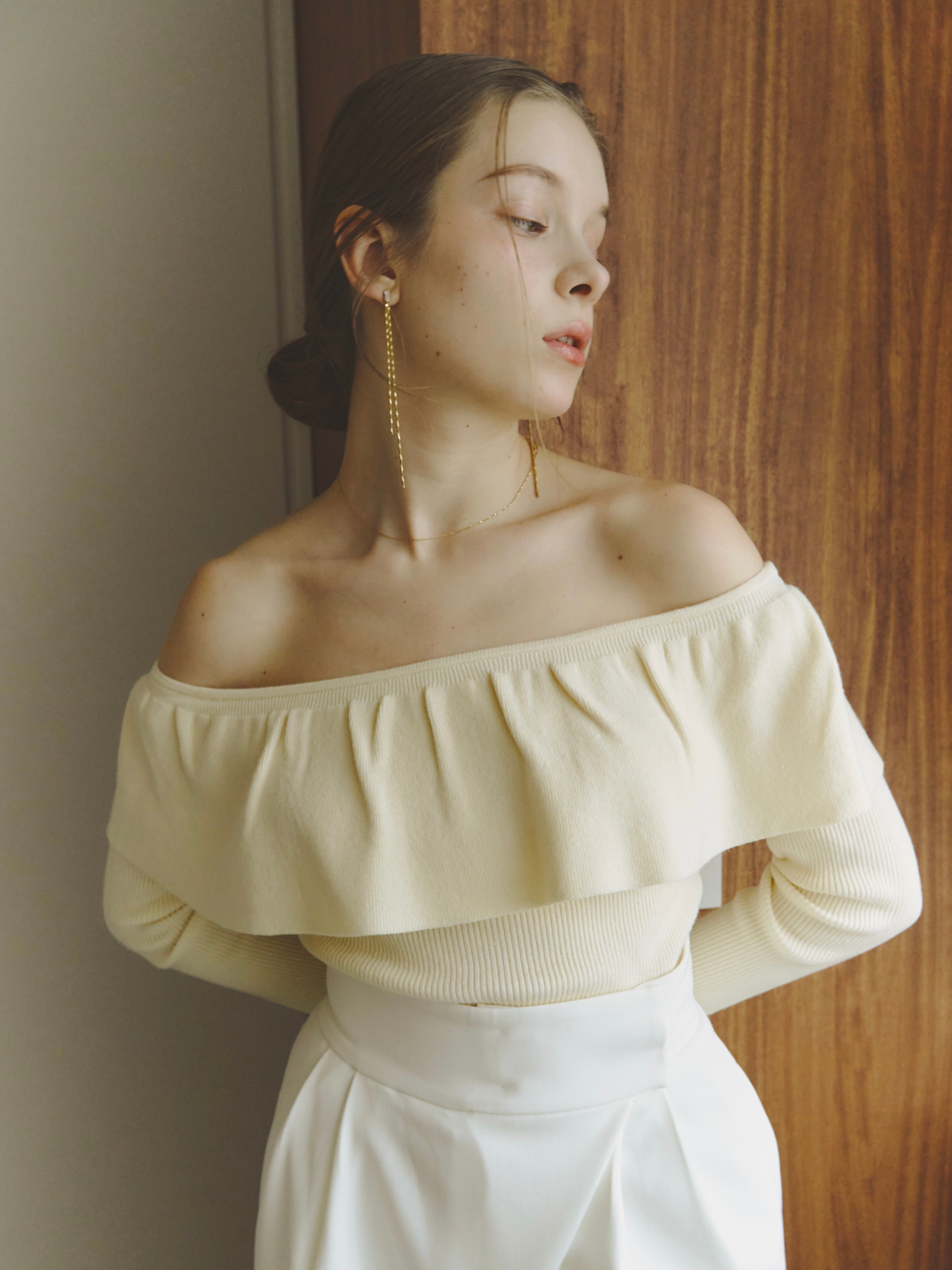 frill off shoulder knit